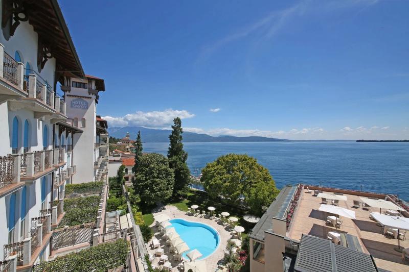 Hotel Savoy Palace - Image 1