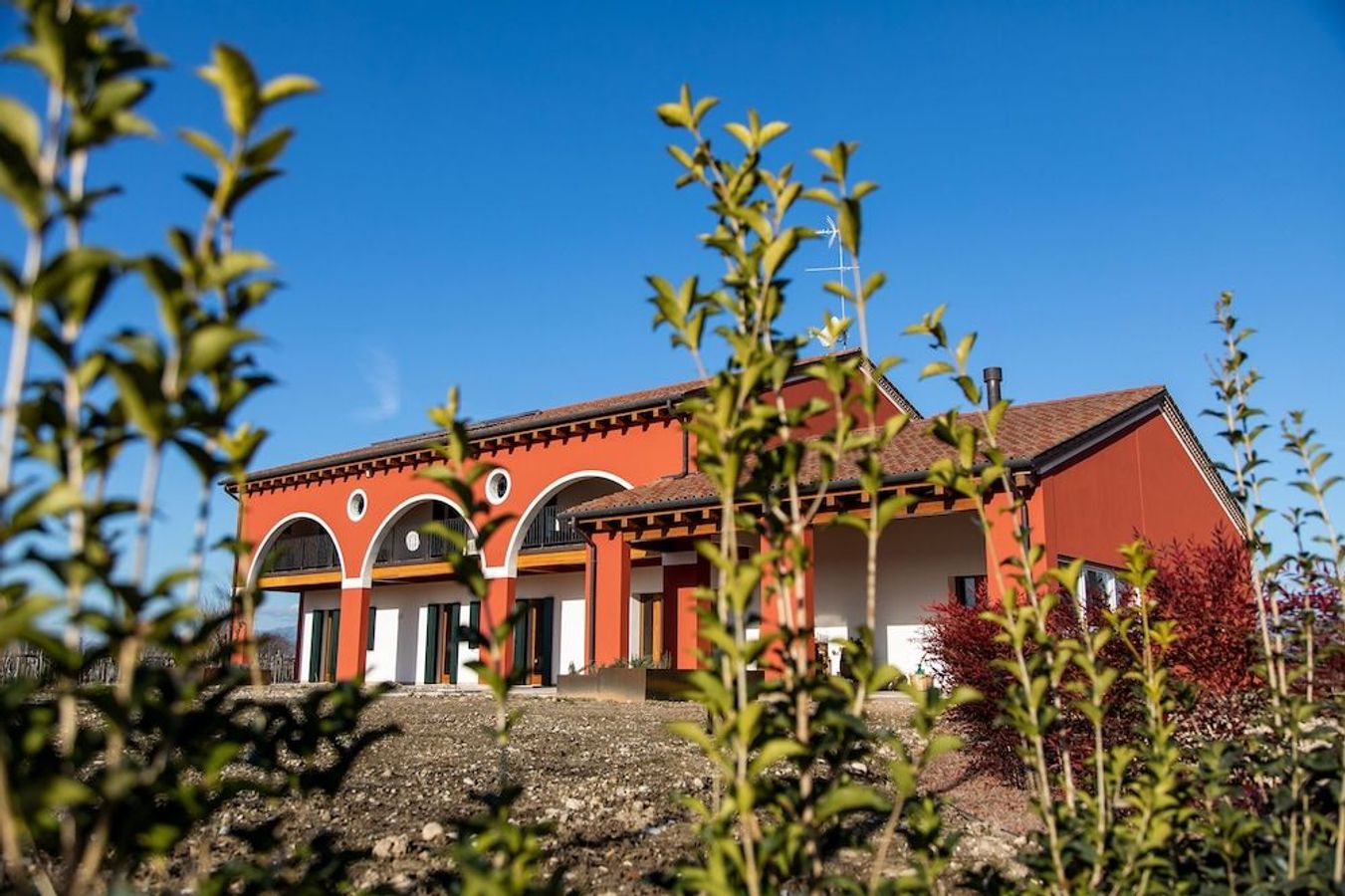 Agriturismo da Zeffi ligger vackert på landsbygden omgiven av grönska i Veneto i nordöstra Italien.
