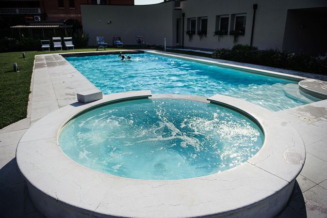 Enjoy Garda Hotel gardasøen pool jacuzzi
