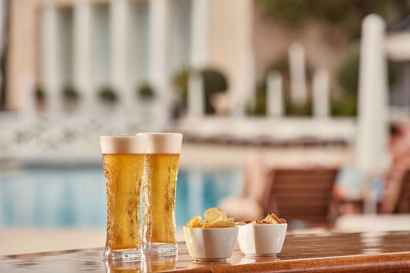 Grecian Park Hotel - Image 9