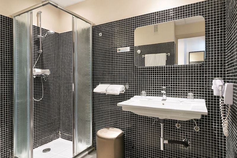 Hotel Locarno - Image 10
