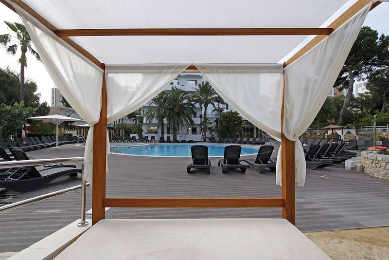 BG Hotel Pamplona - Image 10