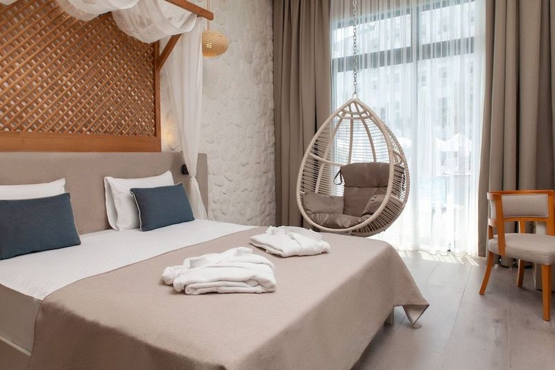 Side Royal Style Hotel - Image 2