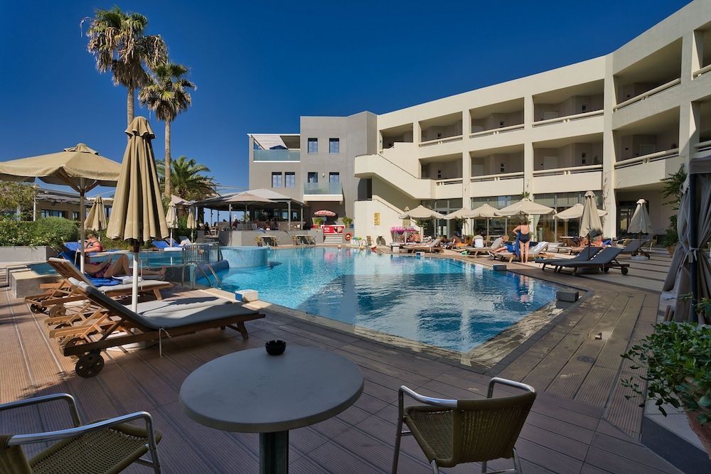 Pearl Beach Hotel - Image 7