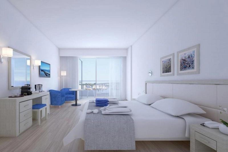 The Golden Coast Beach Hotel - Image 5