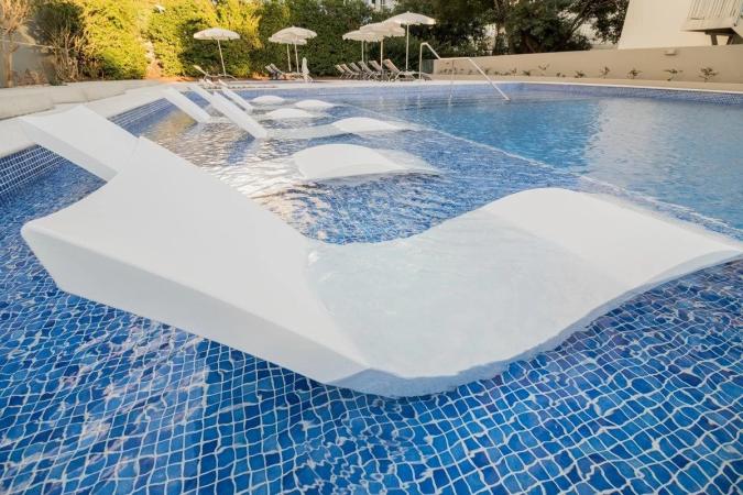 Girassol ligger uden for Funchal og tilbyder flere swimmingpools omgivet af en frodig have nær havet.