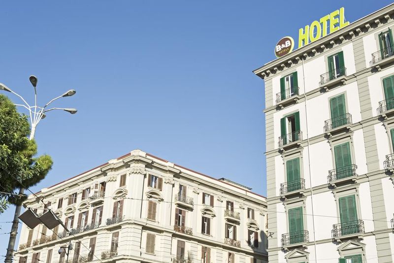 B&B Hotel Napoli - Image 10