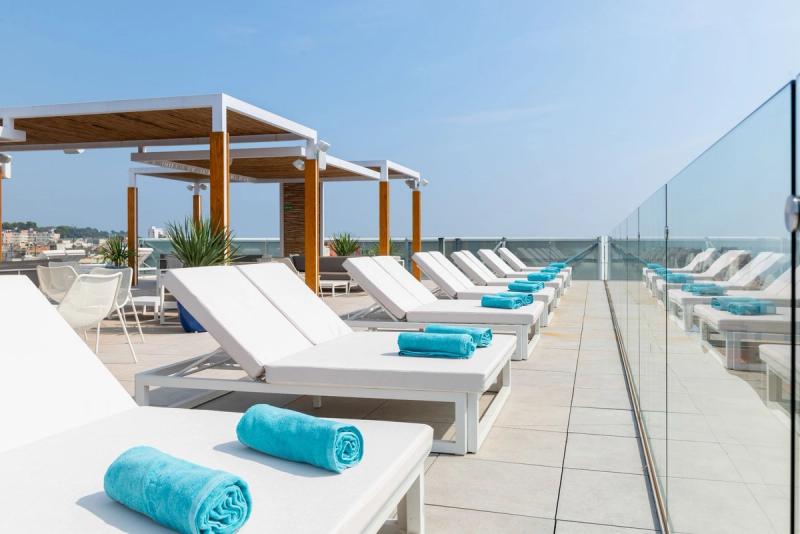 L'Azure Hotel - Image 9