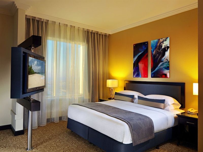 Towers Rotana Hotel - Image 7