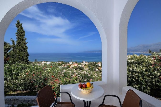 Privat terrasse eller balkon med havudsigt på Hersonissos Village
