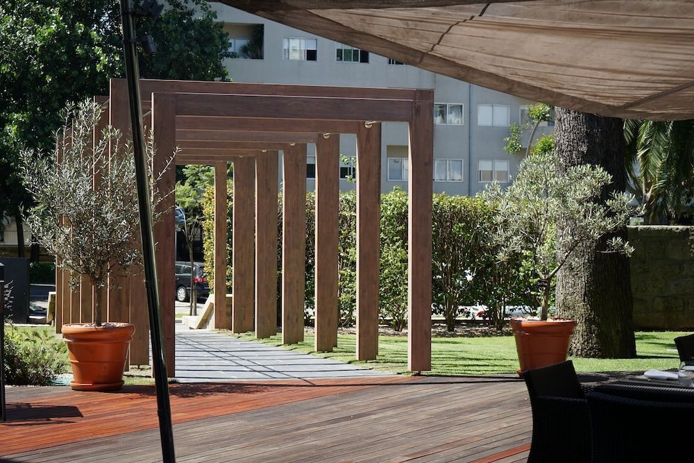 Crowne Plaza Porto - Image 9