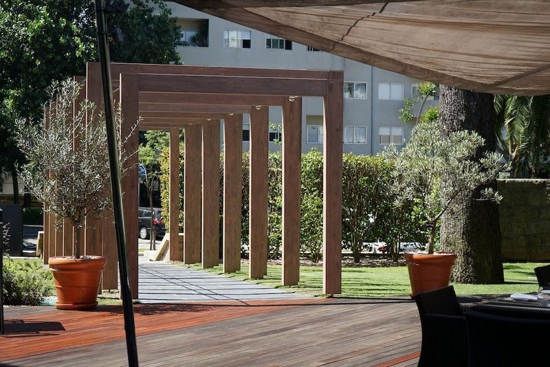 Crowne Plaza Porto - Image 9