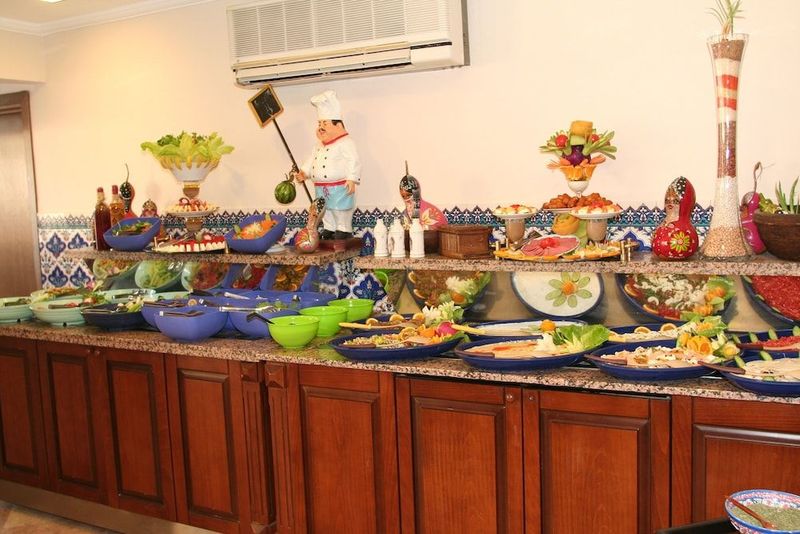 Elysee Beach Hotel - Image 5