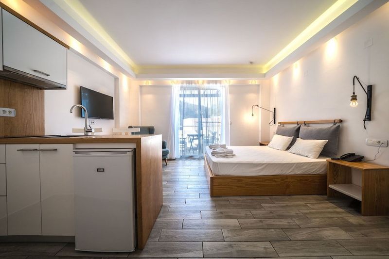 Porto Kalamaki Hotel Apartments - Image 4