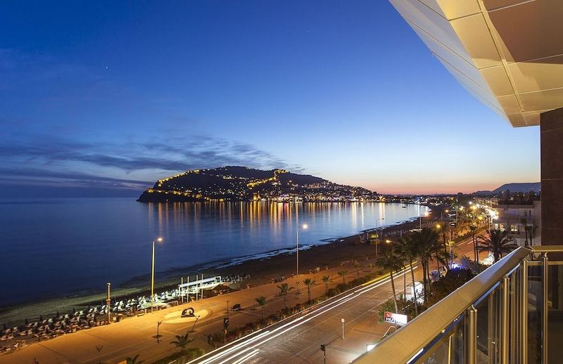 Parador Beach Hotel - Image 10