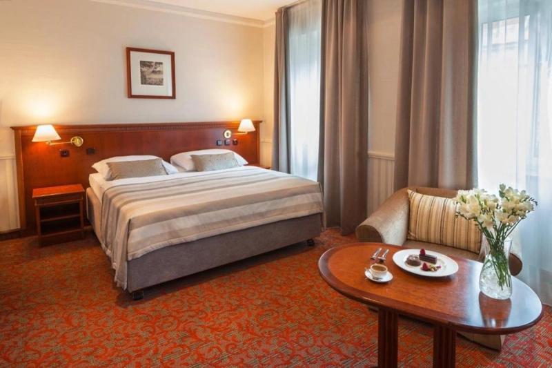 Adria Hotel Prague - Image 3