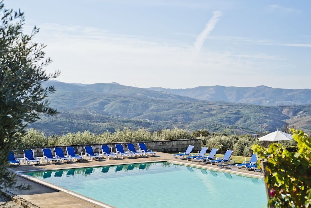 Flag Hotel Convento Desagravo ligger på landet i hjertet af Portugal og tilbyder en dejlig have med pool og udsigt.