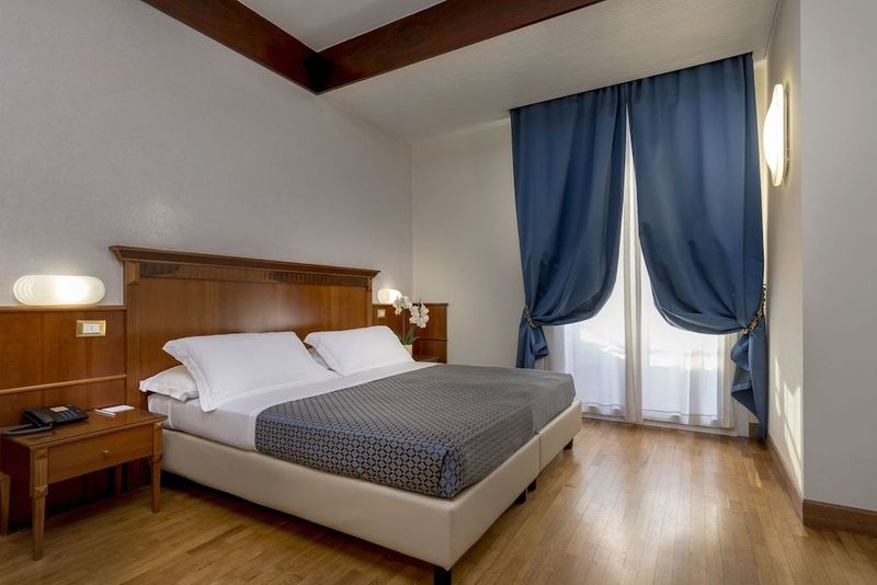 Hotel Bellevue - Image 1