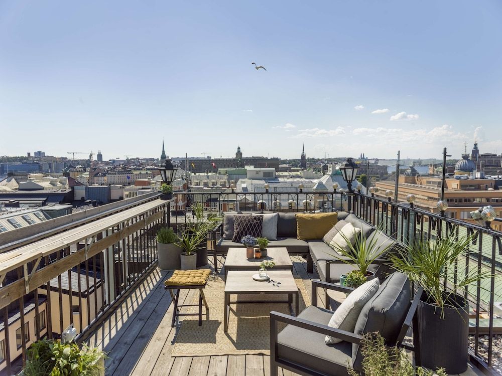 Slapp av med utsikt over havet på Radisson Collection Strand Hotel i Stockholm