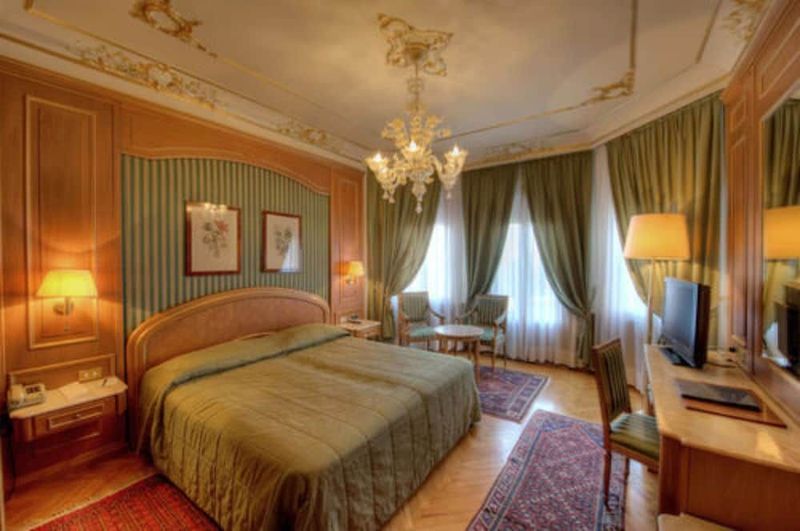 Hotel Regina Palace - Image 8