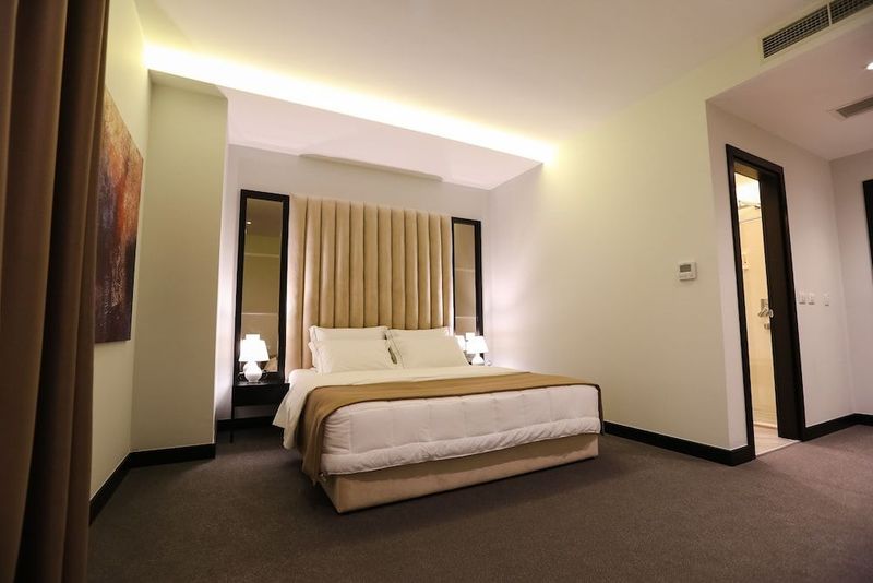 Delta Hotel - Image 2