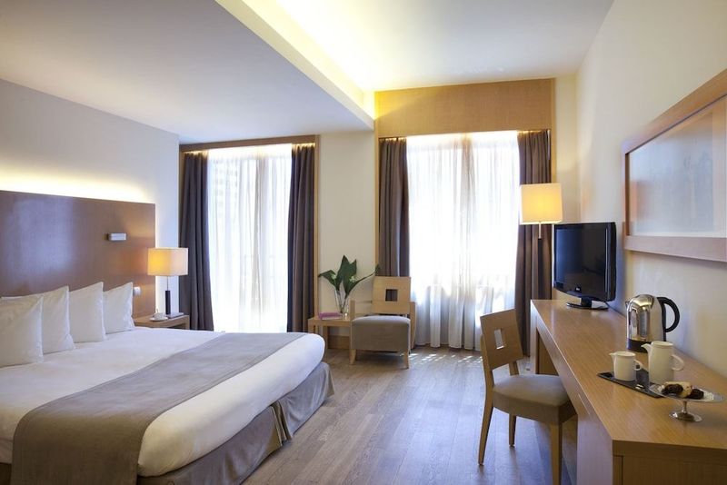 Lazart Hotel - Image 8