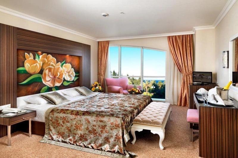 Crystal De Luxe Resort & Spa - Image 2