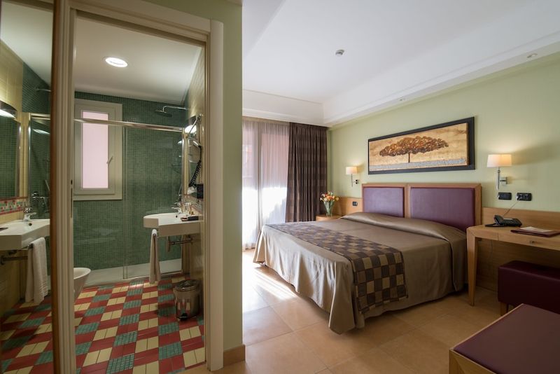Hotel Artemis - Image 6