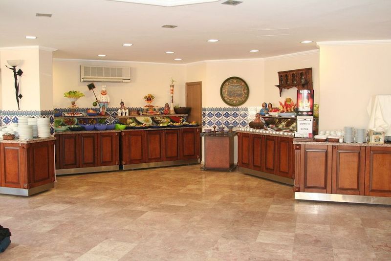 Elysee Beach Hotel - Image 9