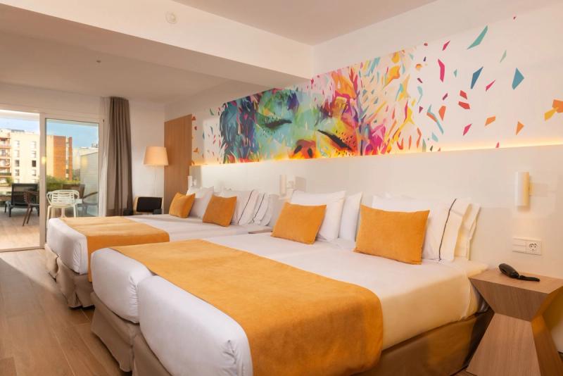L'Azure Hotel - Image 3