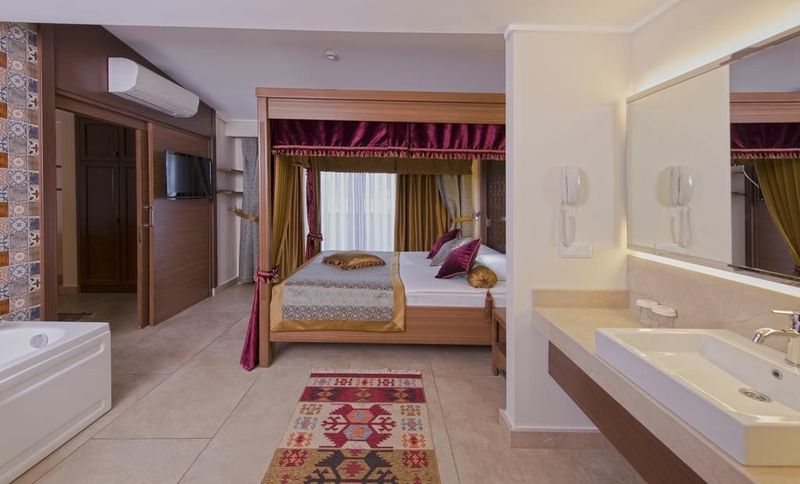 Alaaddin Beach Hotel - Image 10