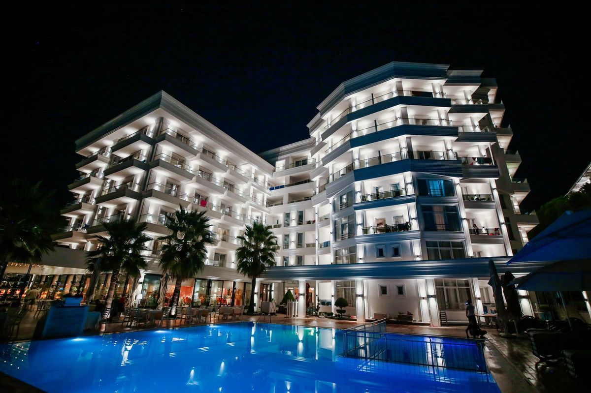 På Klajdi Resort bor du tæt på stranden i Golem, Albanien