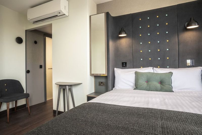 Point A Hotel Edinburgh Haymarket - Image 6