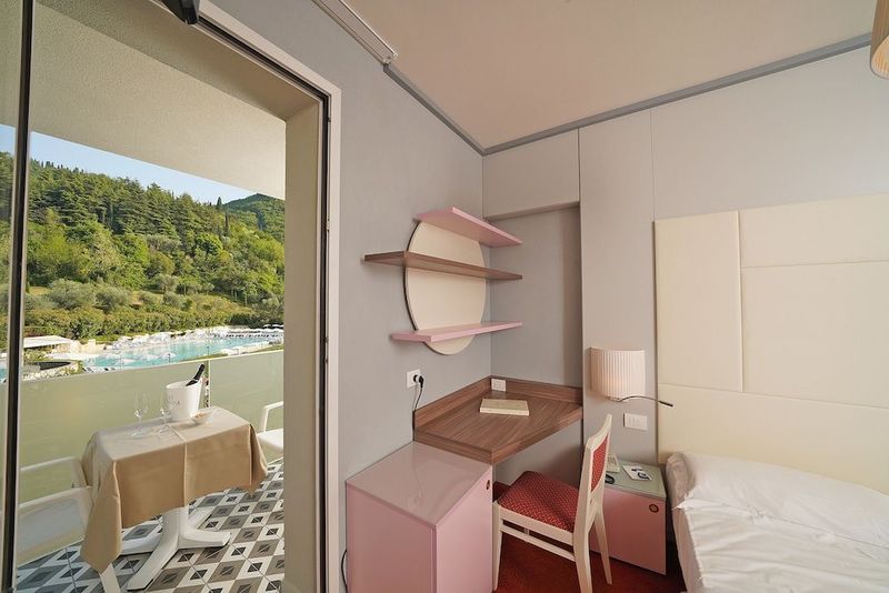 Hotel La Perla - Image 5