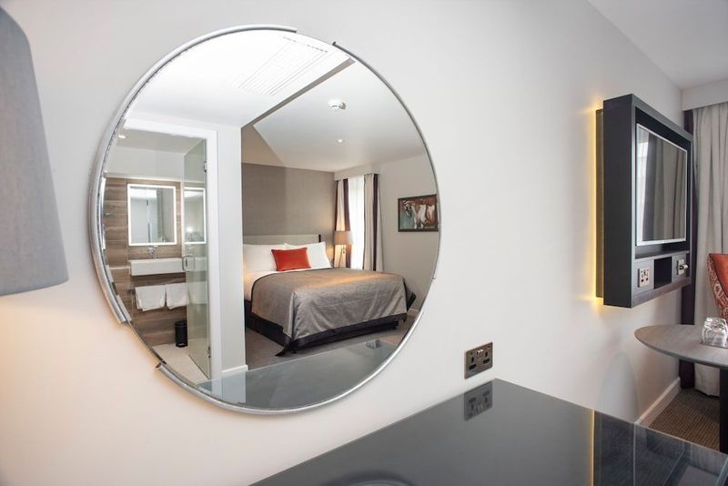 Ten Hill Place Hotel - Image 6