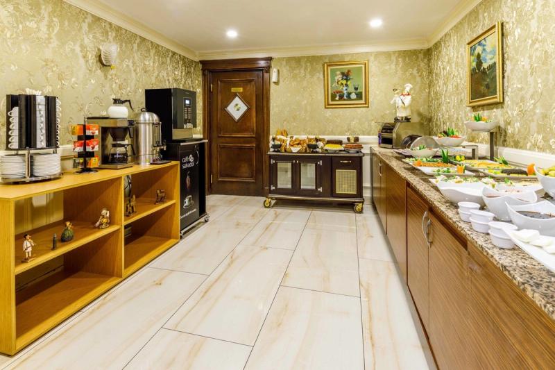 Golden Crown Hotel - Image 7