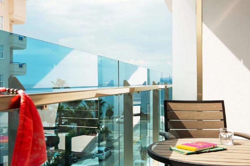Sunprime C-Lounge Hotel - Image 4