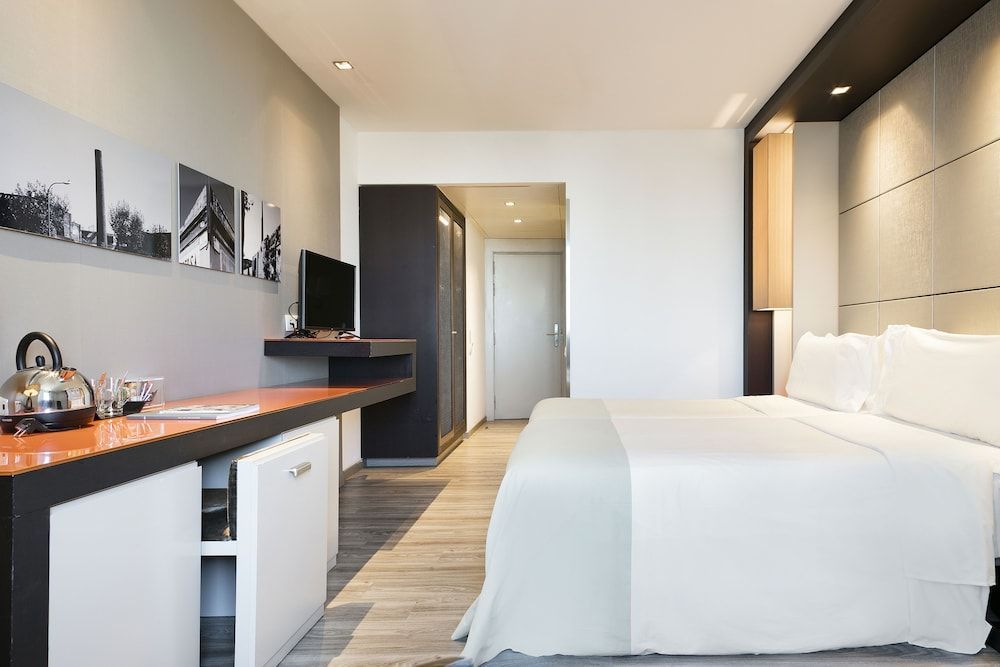 Hotel Barcelona Condal Mar, managed by Melia - Image 9