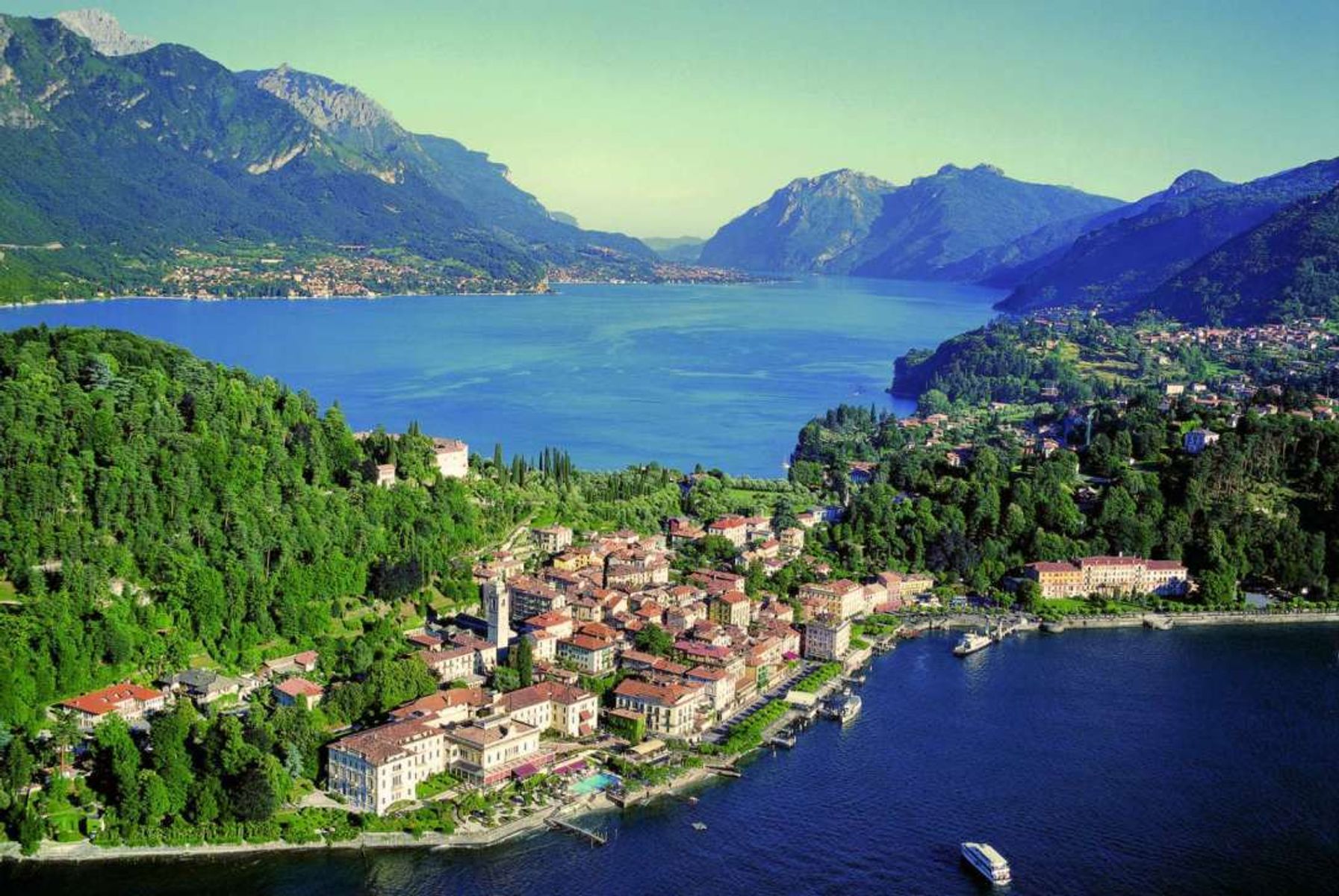Utsikt över det vackra landskapet och sjöarna i Lombardiet, Italien