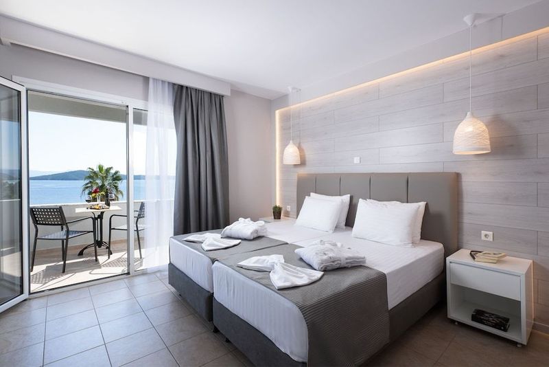 Alexandros Palace Hotel & Suites - Image 2
