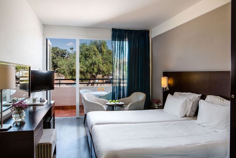 Napa Plaza Hotel - Image 9