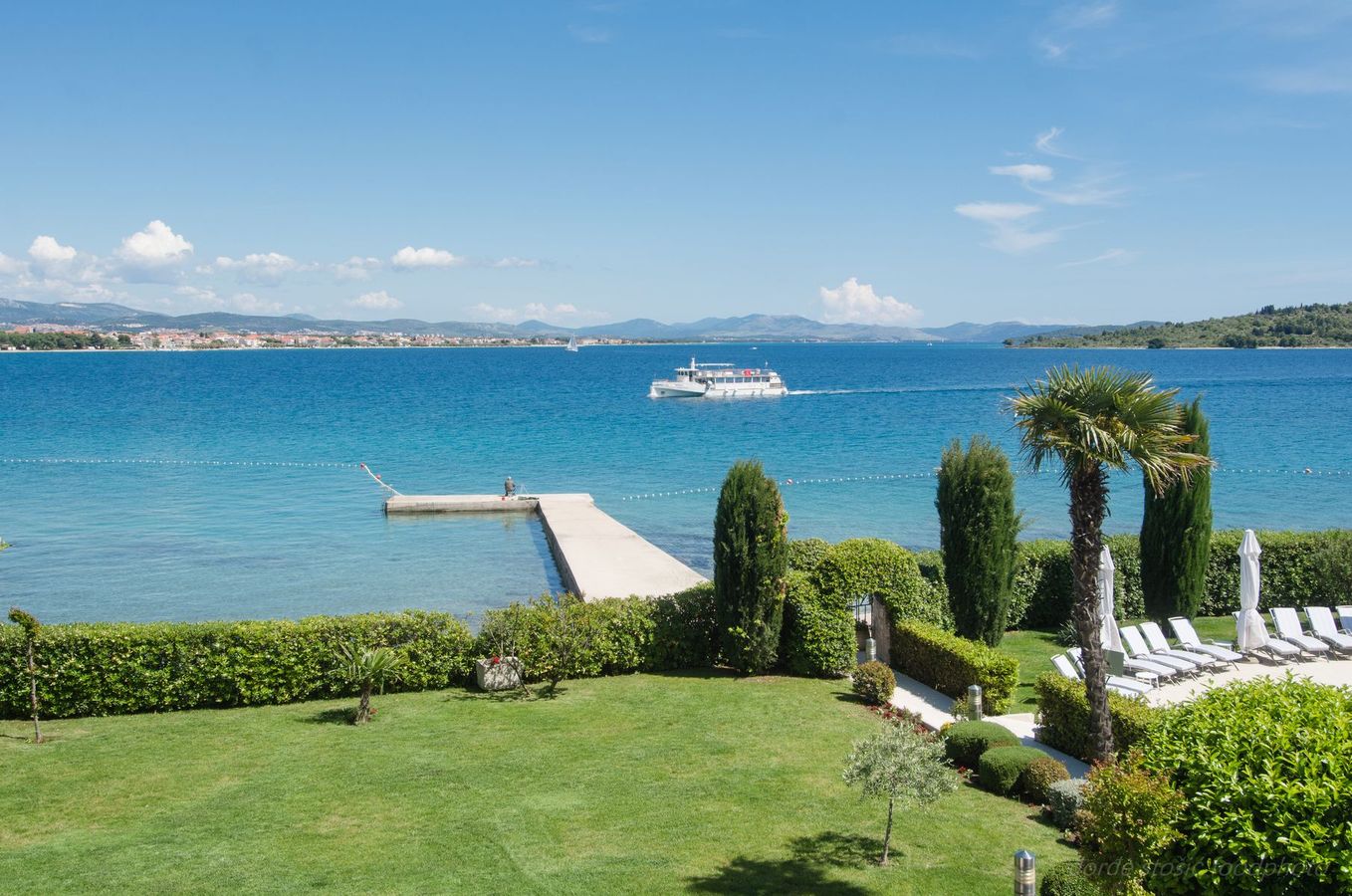 En mysig semester vid oasen Villa Radin i Vodice med en härlig trädgård och ligger vid vattnet