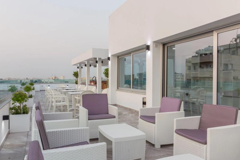 Art & Wine Studios and Apts - Image 4