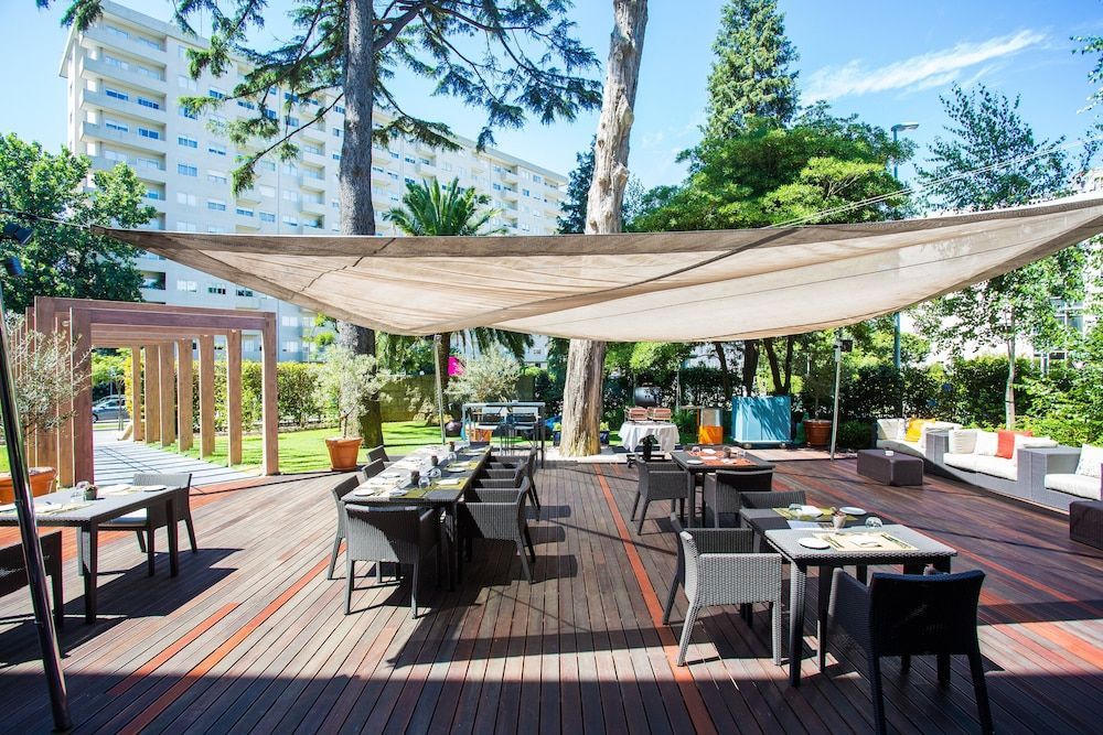 Crowne Plaza Porto - Image 2
