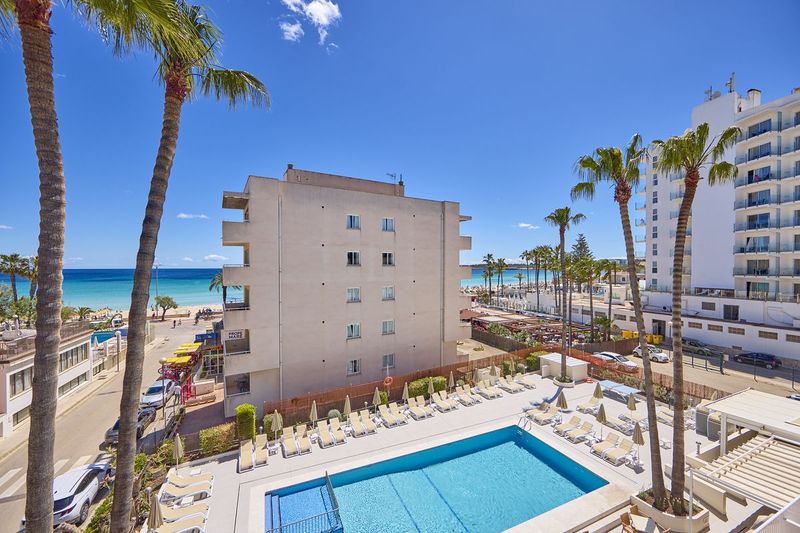 Universal Hotel Bikini - Image 1