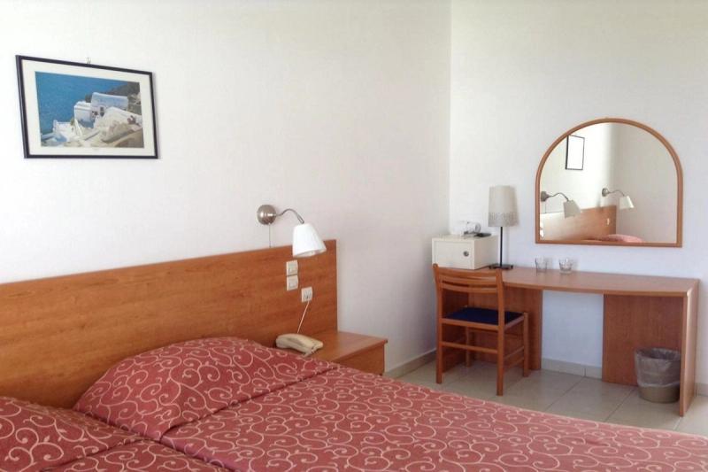 Pylea Beach Hotel - Image 2