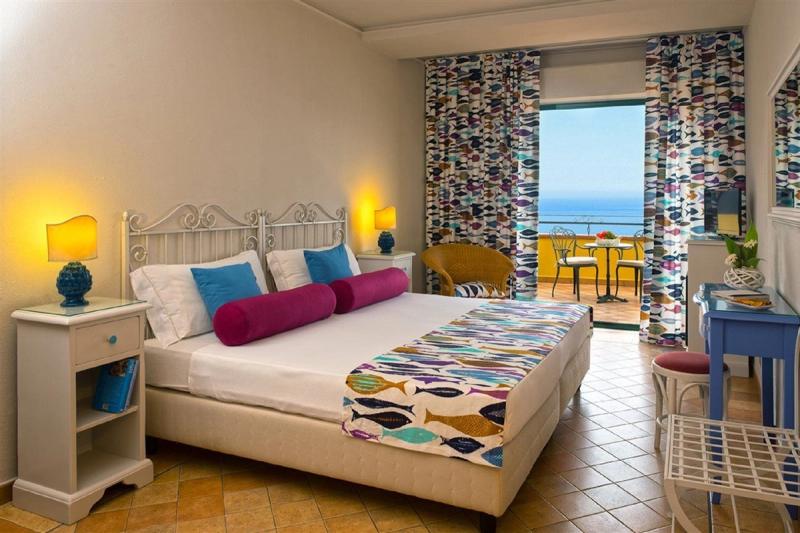 Baia Taormina Hotel - Image 3