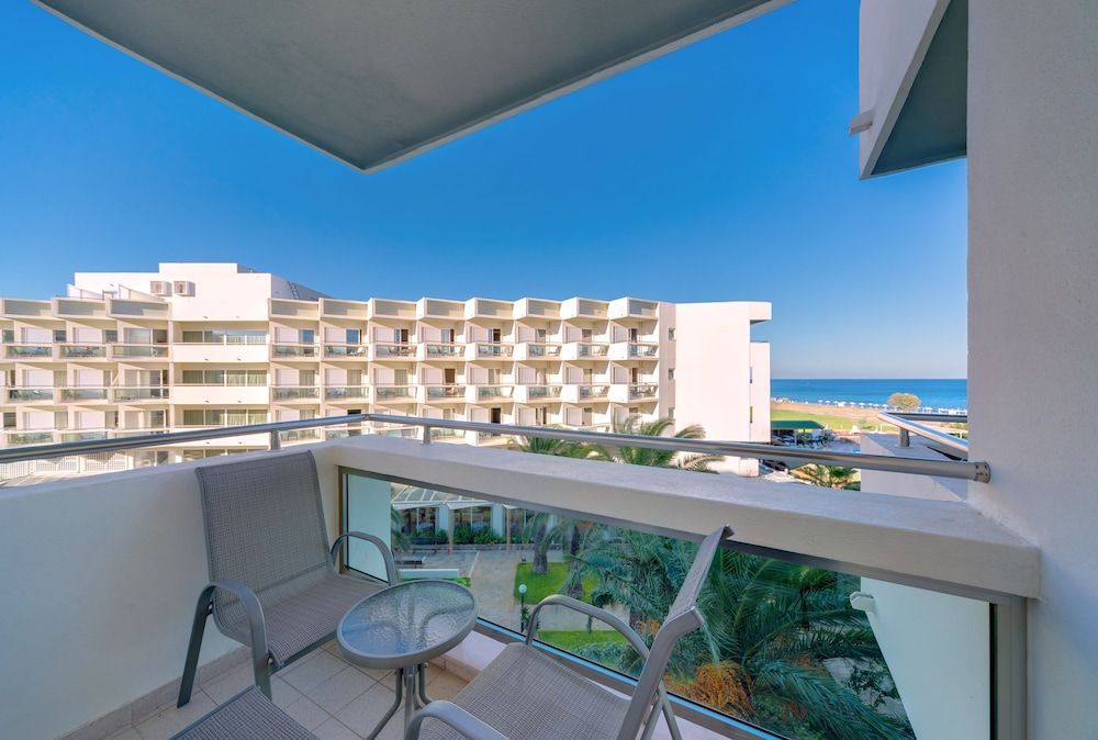 Apollo Beach Hotel - Image 7