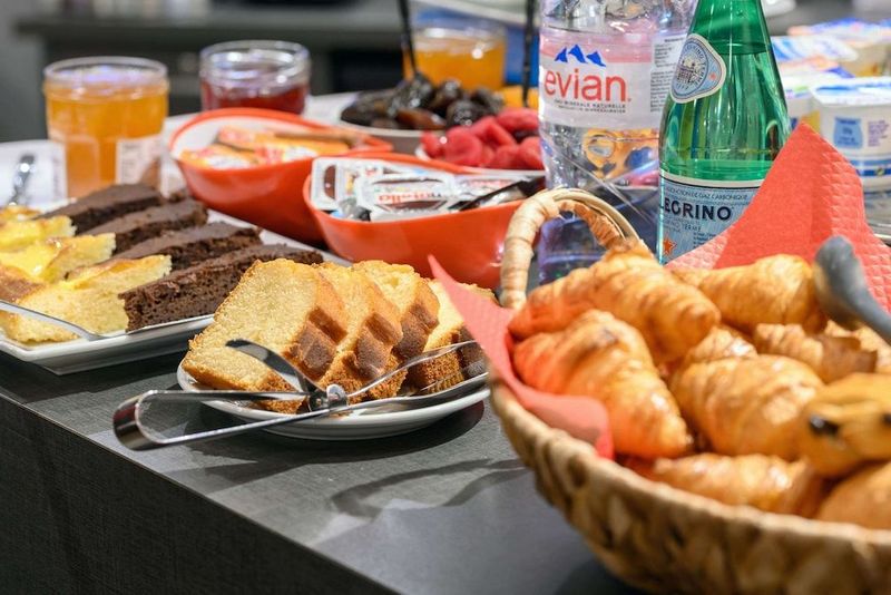 Comfort Hotel Sixteen Paris Montrouge - Image 9