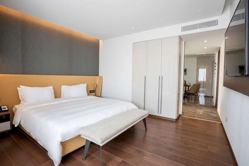 Radisson Blu Hotel Larnaca - Image 4